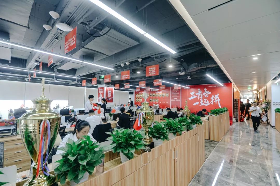 開放辦公區(qū)裝修實景圖