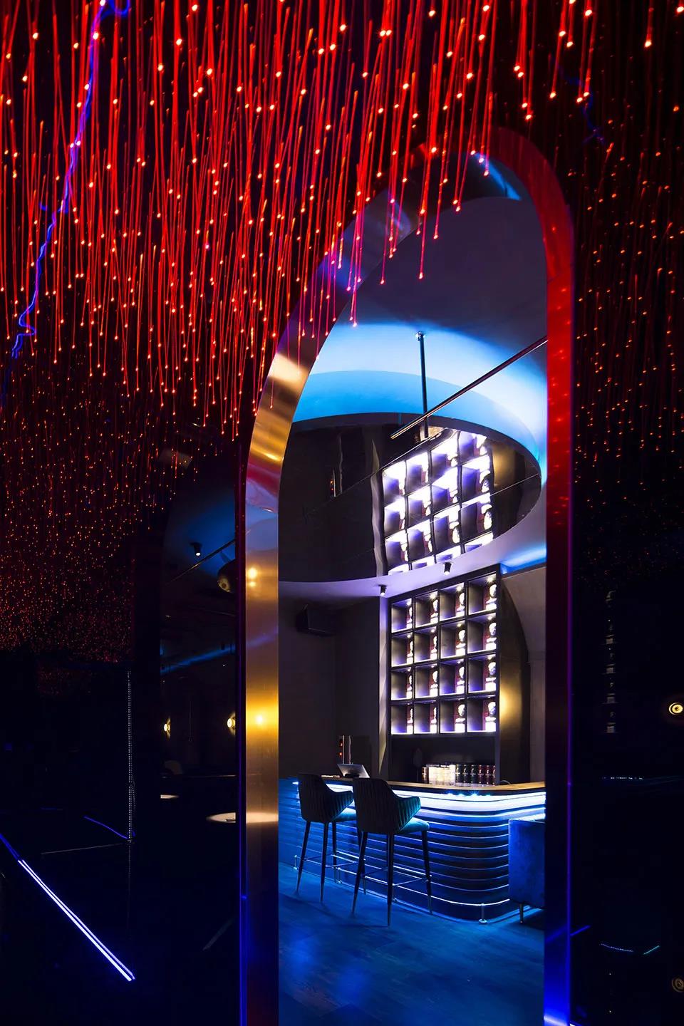 小酒吧設(shè)計(jì)圖片，用光色構(gòu)造的“優(yōu)雅”與“帥氣”