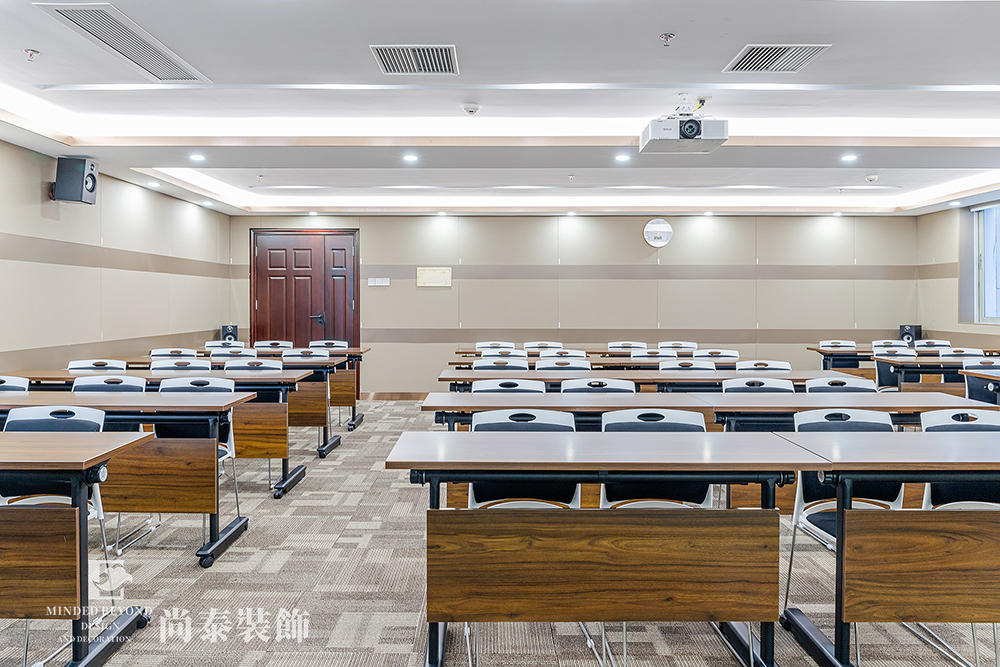 商務辦公室中的輕裝修的特點