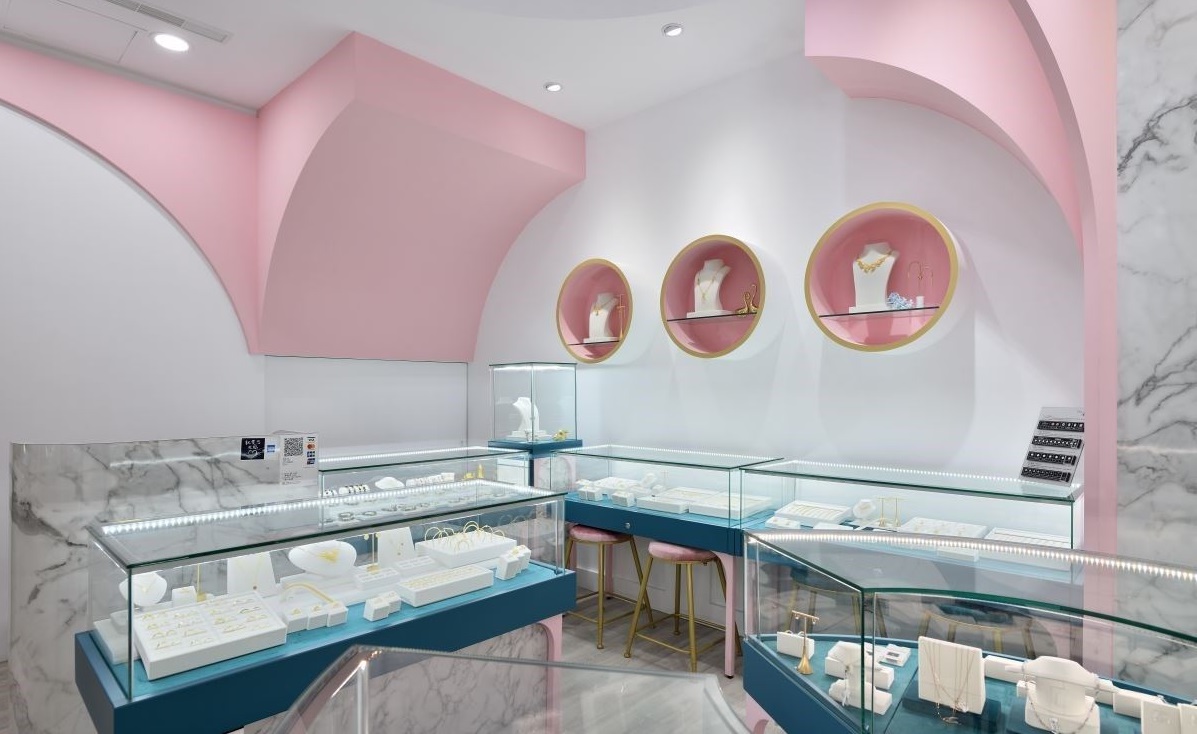 店面裝修:浪漫珠寶店！Tiffany綠與拱門元素，綻放璀璨時(shí)尚光芒   