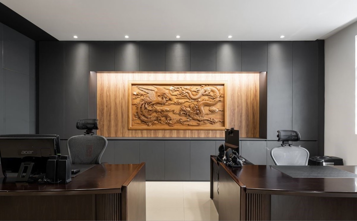 辦公室裝修設(shè)計(jì):翻新精致現(xiàn)代風(fēng)辦公室！活用材質(zhì)注入嶄新氣象