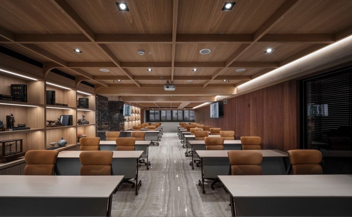 商業(yè)空間設(shè)計:當(dāng)現(xiàn)代自然遇見人文禪風(fēng)，融匯東方雅韻的中醫(yī)教育中心