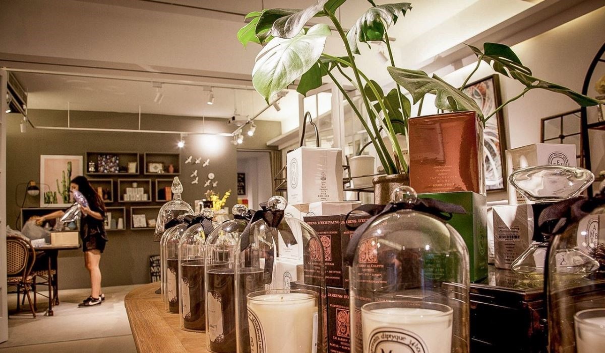 店面裝修設(shè)計:每個角落都值得打卡！揉合優(yōu)雅法式靈魂的香氛家飾選品店