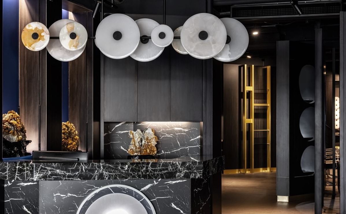 店面裝修設(shè)計(jì):石之美異想世界！老房子翻新變身奢華風(fēng)發(fā)廊