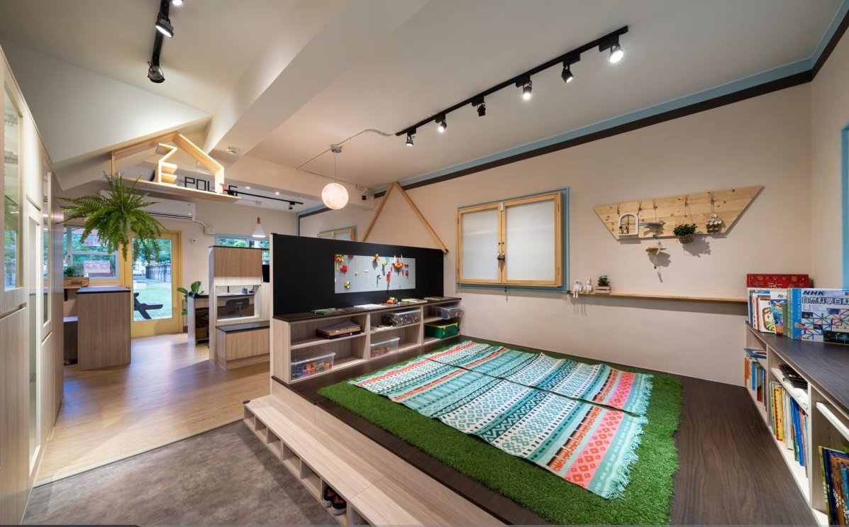 商業(yè)空間設(shè)計:接待、玩耍、辦公都適用！老眷村改造北歐風游戲基地