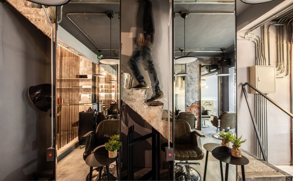 店面裝修:老舊透天厝化身網(wǎng)紅打卡景點！好采光、復(fù)古工業(yè)風(fēng)發(fā)廊   