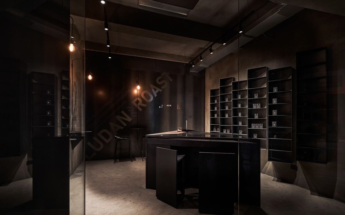 餐飲空間設(shè)計:小門面煥然一新！時尚低調(diào)與三角形元素特調(diào)精品咖啡味