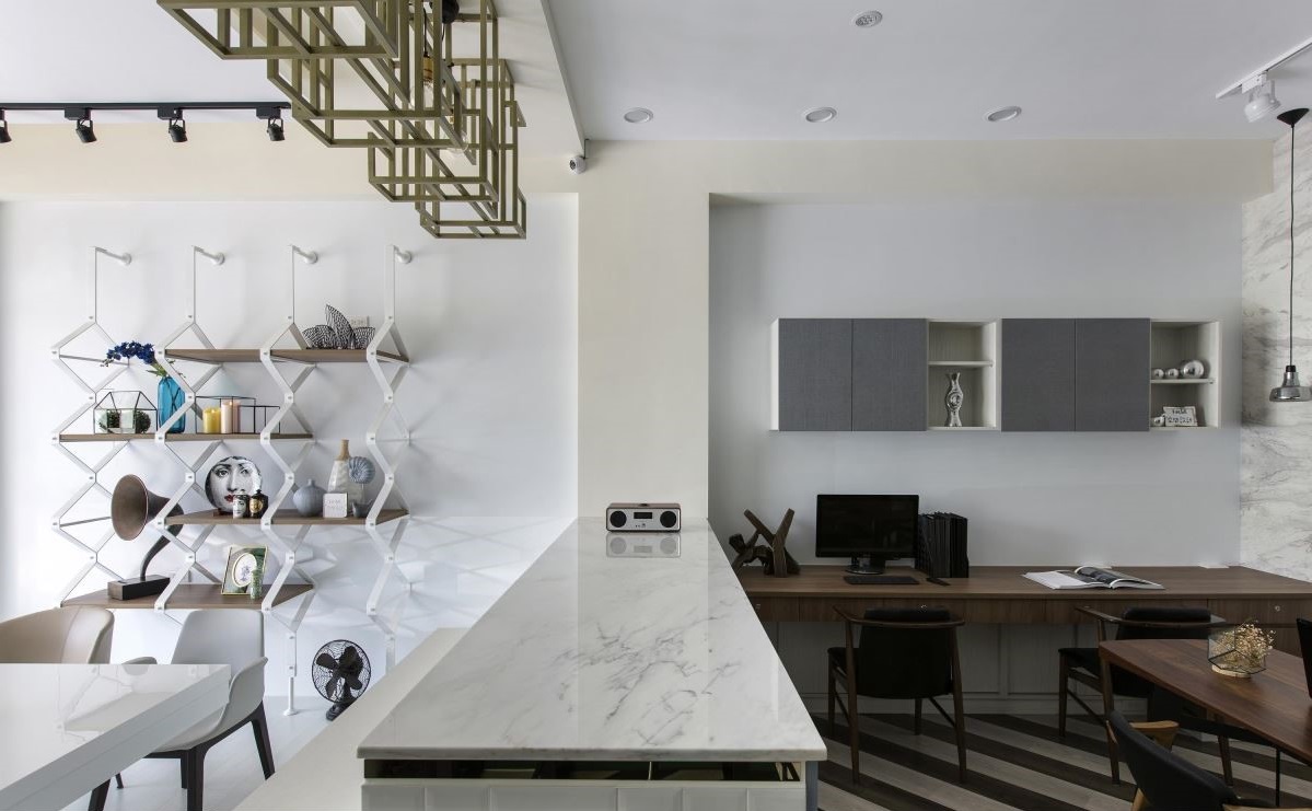 白凈現(xiàn)代風(fēng)X輕盈空間感！打造設(shè)計(jì)師的美學(xué)場(chǎng)域
